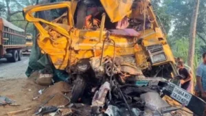 নাটোরে বাস-ট্রাক সংঘর্ষে ১৪ নয়, নিহত ১২: প্রশাসন