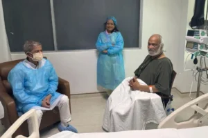 ড. আবদুল মঈন খানকে দেখতে হাসপাতালে রাষ্ট্রপতি