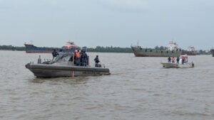 মা ইলিশ রক্ষায় কঠোর অবস্থানে কোস্ট গার্ড