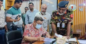ময়মনসিংহ মেডিকেলে অব্যবস্থাপনায় ক্ষুব্ধ স্বাস্থ্যমন্ত্রী, তদন্তের নির্দেশ